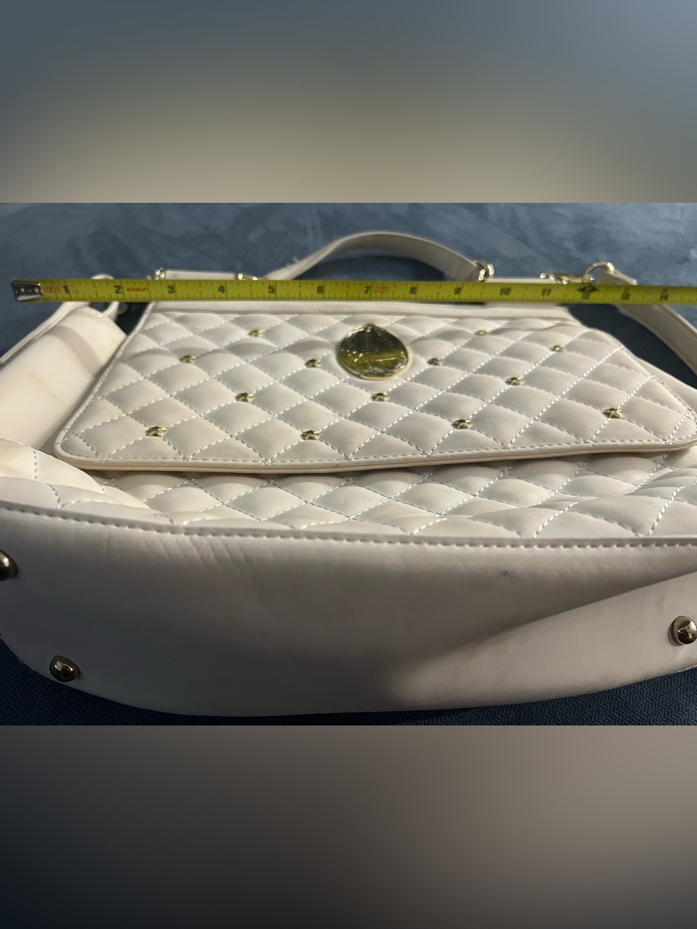Loungefly Harry Potter Quilted Cream Shoulder Bag with Gold Emblem - Picture 5 of 6